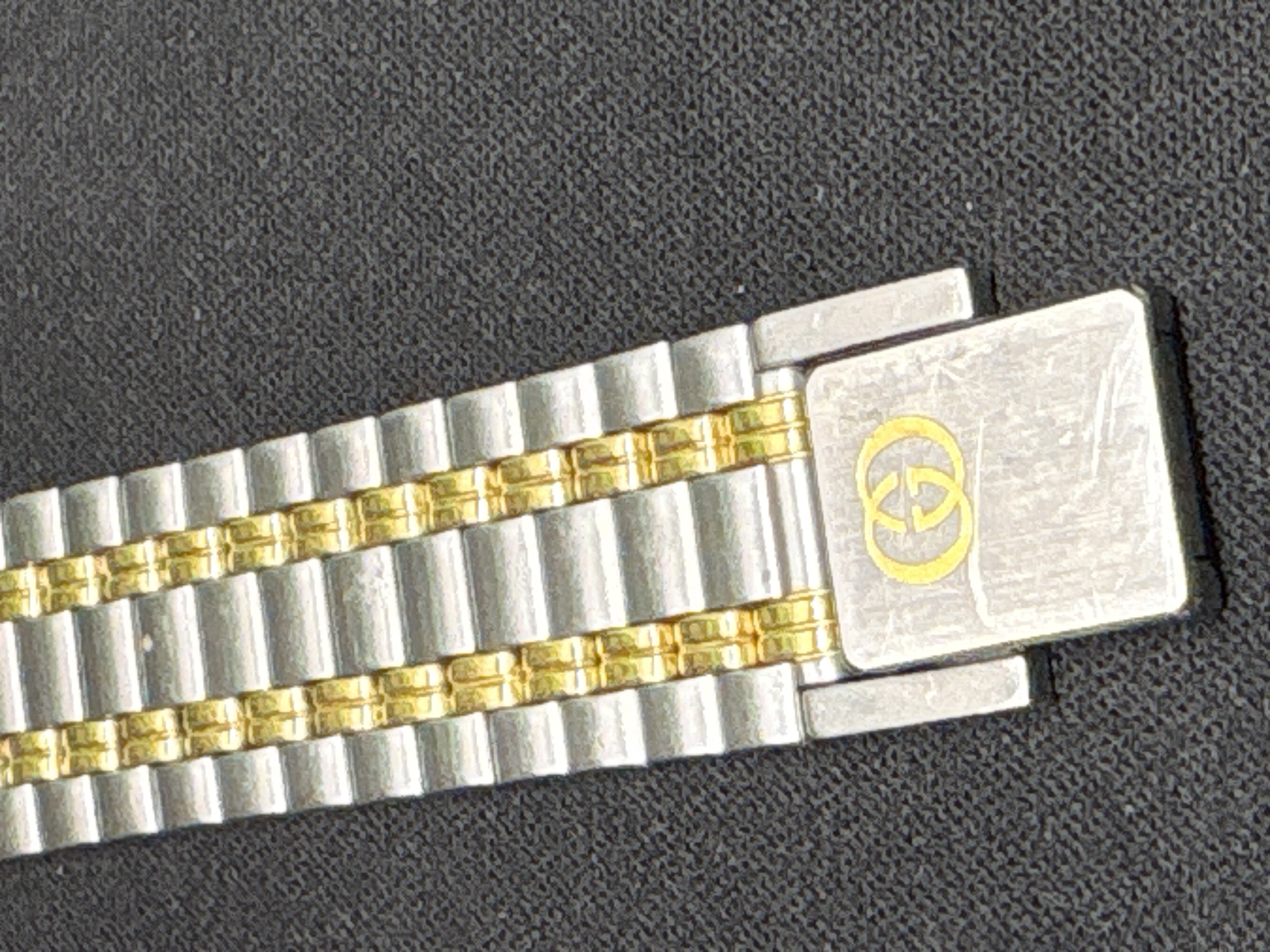 LOT 2026-949 — Ensemble de deux montres-bracelets Gucci de style bicolore, avec bracelets… — photo 3