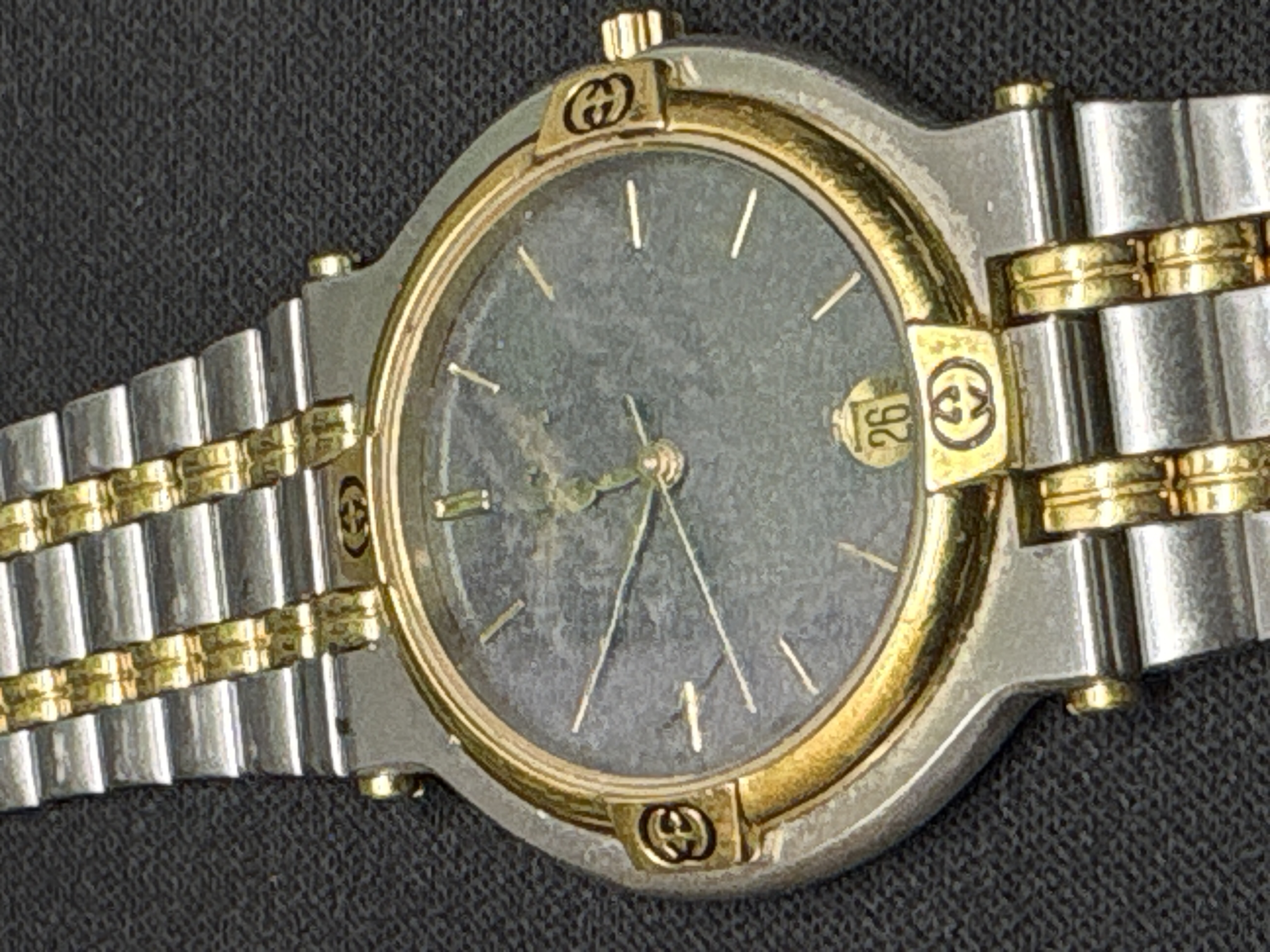 LOT 2026-949 — Ensemble de deux montres-bracelets Gucci de style bicolore, avec bracelets… — photo 2