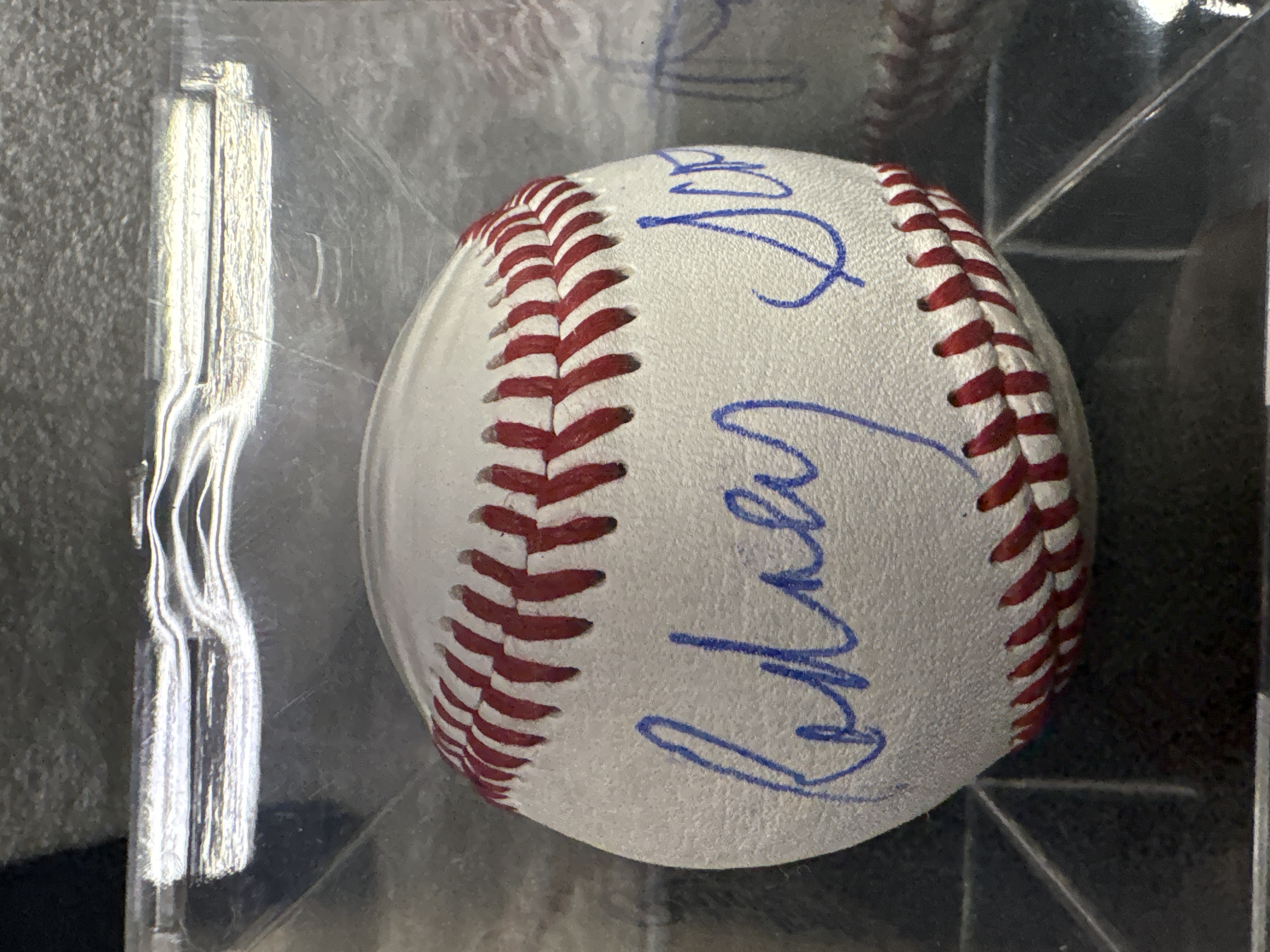Balle de baseball Rawlings « Official League », autographiée en bleu par…