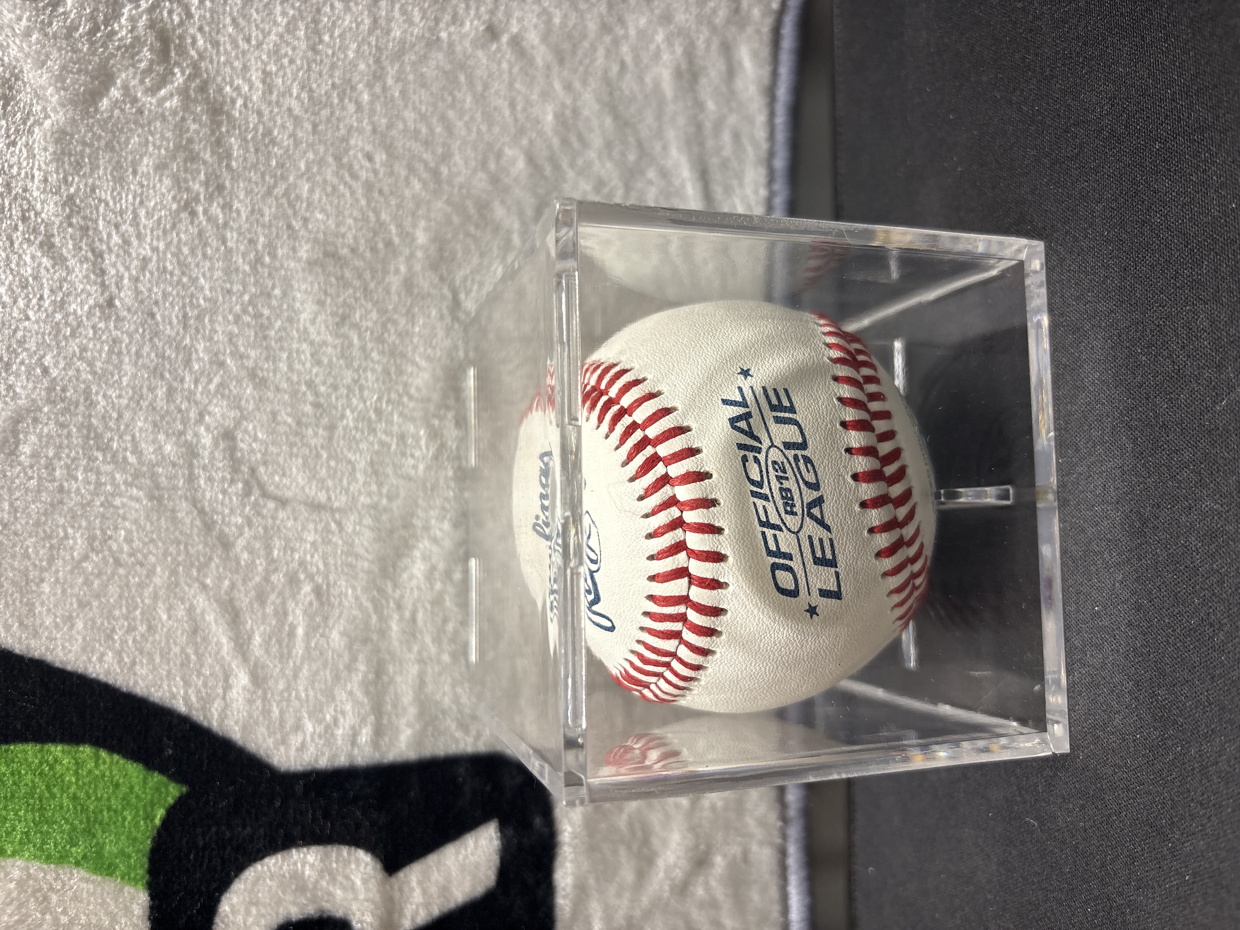 LOT 2026-951 — Balle de baseball Rawlings « Official League », autographiée en bleu par… — photo 4