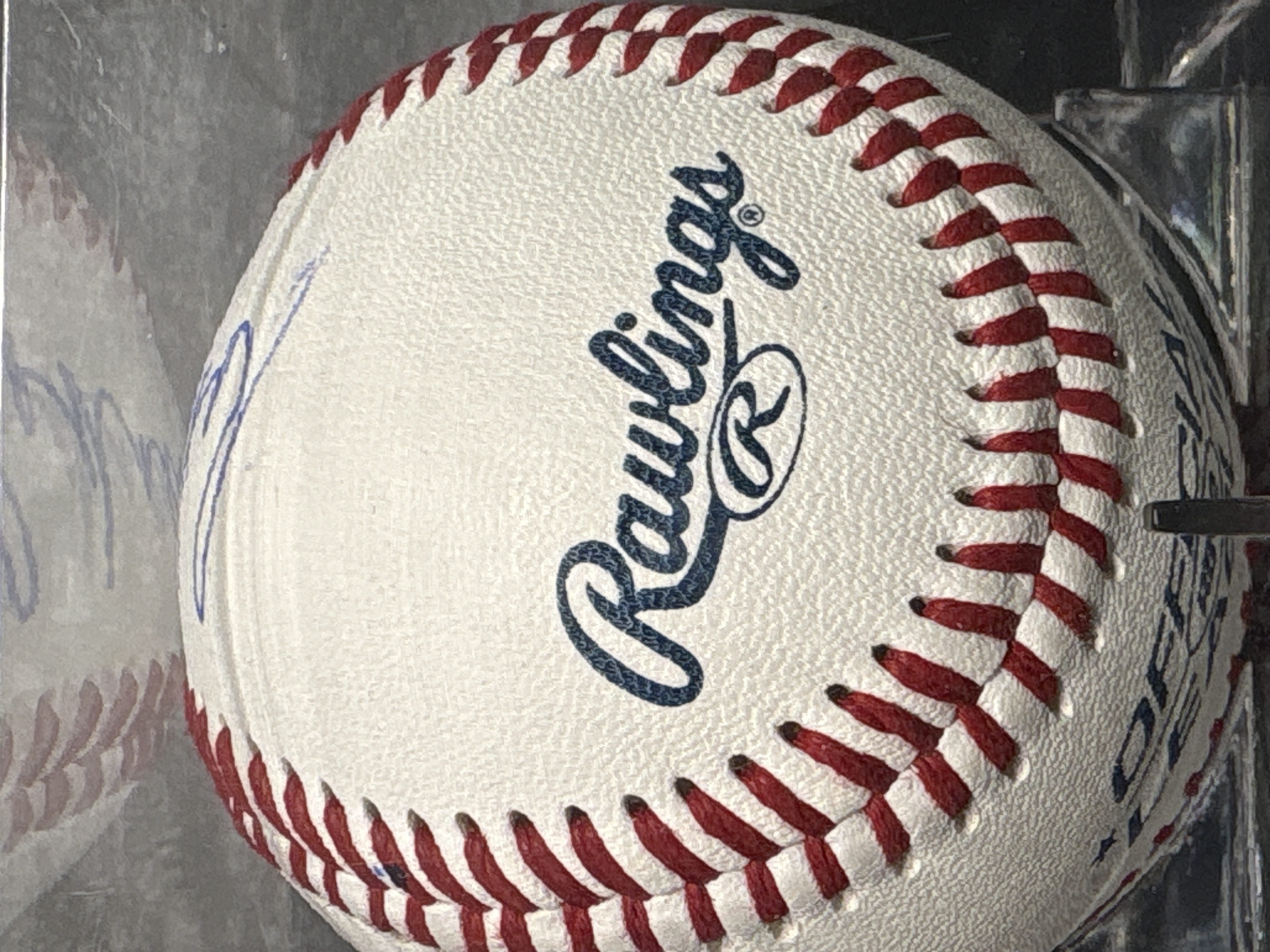 LOT 2026-951 — Balle de baseball Rawlings « Official League », autographiée en bleu par… — photo 2