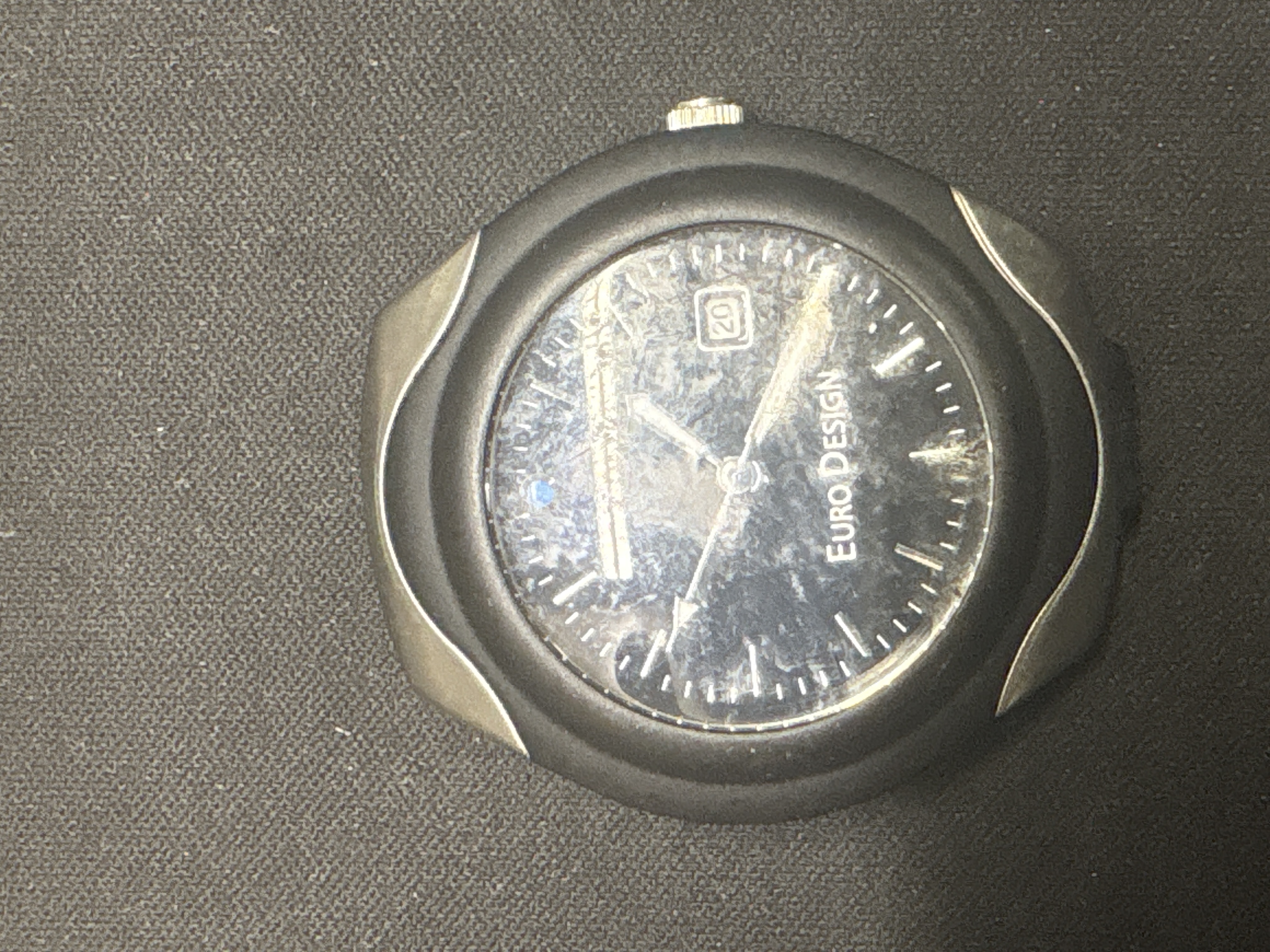 LOT 2026-957 — Lot de 3 montres-bracelets vintage de marques et styles variés, comprenant : — photo 4
