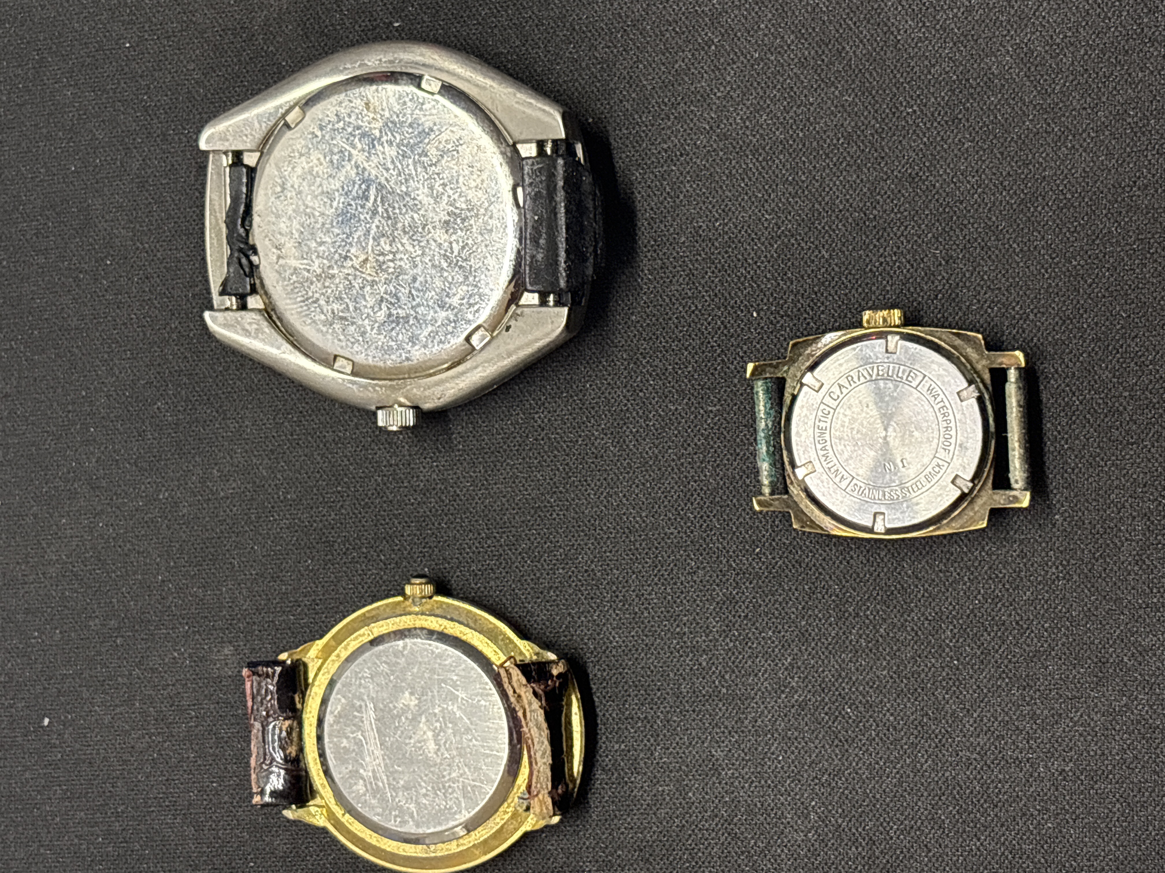 LOT 2026-957 — Lot de 3 montres-bracelets vintage de marques et styles variés, comprenant : — photo 5